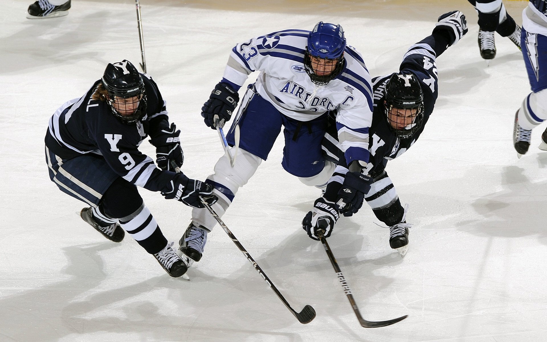 《英雄联盟》冠军联赛季后赛全面开启,冠军争夺激烈,lol季后赛冠军